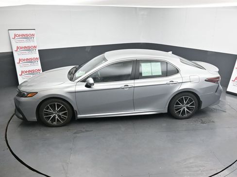 Used 2021 Toyota Camry SE image 25