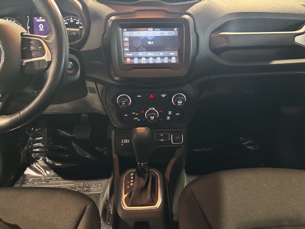 Used 2020 Jeep Renegade Latitude w/ Cold Weather Group AWD/4WD image 14