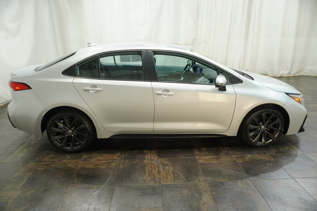 Used 2023 Toyota Corolla SE FWD image 4