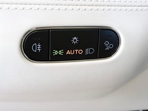 New 2025 Bentley Bentayga Extended Wheelbase image 21