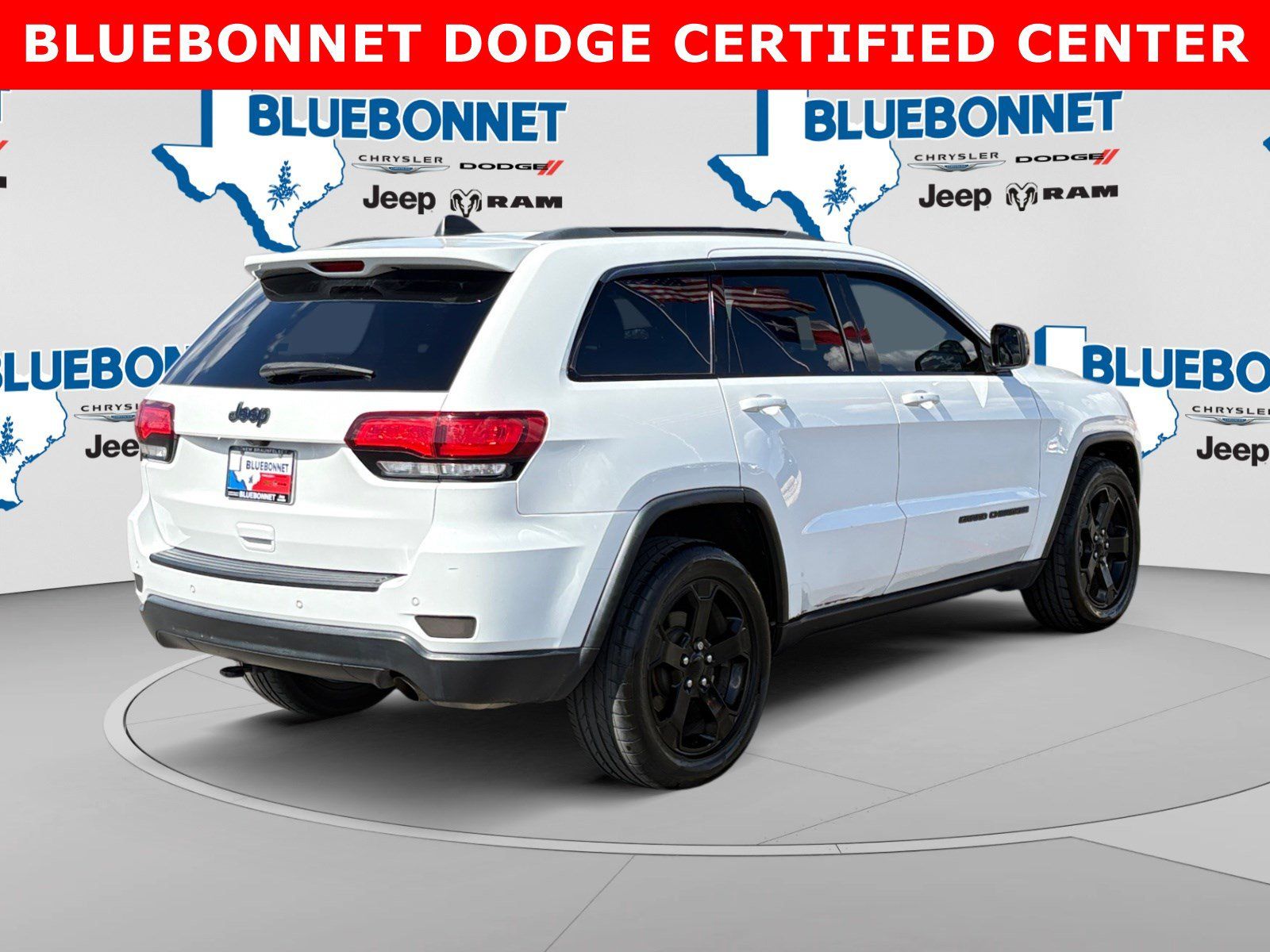 Used 2019 Jeep Grand Cherokee Laredo RWD image 5