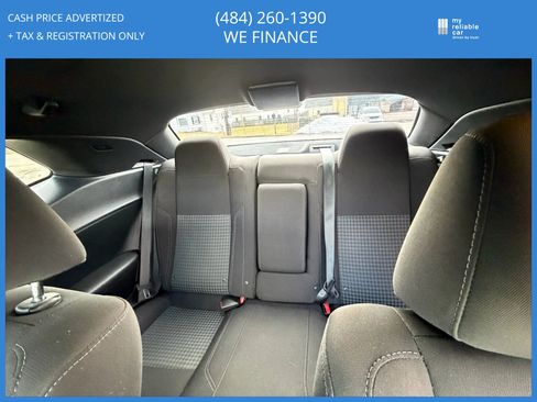 Used 2015 Dodge Challenger SXT image 17