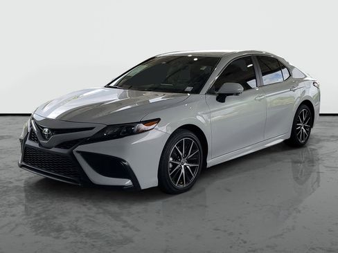 Used 2024 Toyota Camry SE FWD image 4