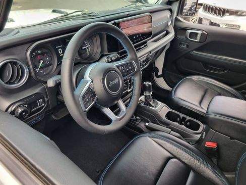 Used 2024 Jeep Wrangler High Altitude AWD/4WD image 3