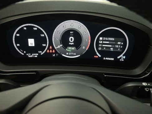 Certified 2025 Porsche Cayenne E-Hybrid w/ Premium Package Plus image 20