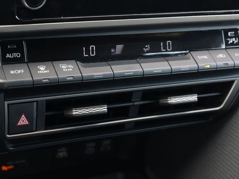 Used 2025 Toyota Camry SE FWD image 21