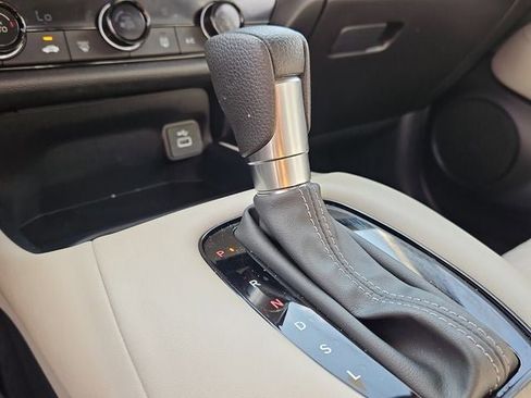 Certified 2025 Honda HR-V LX image 17