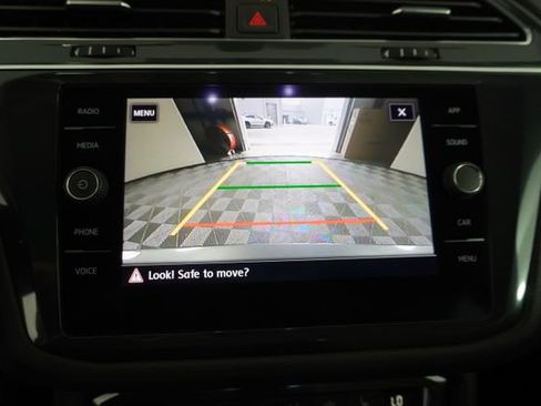 Used 2020 Volkswagen Tiguan SE w/ Panoramic Sunroof Package FWD image 28