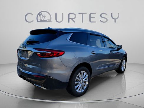 Used 2019 Buick Enclave Essence AWD/4WD image 3