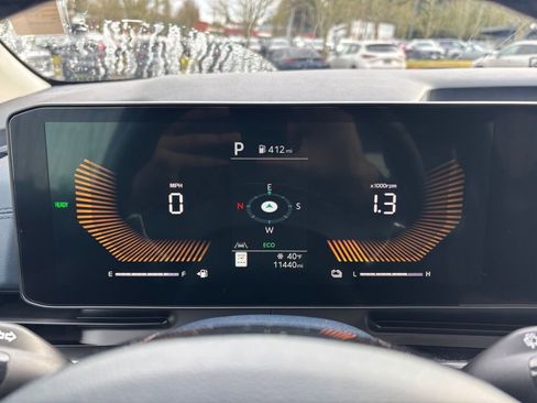 Used 2025 Kia Carnival EX image 22