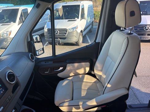 Used 2022 Mercedes-Benz Sprinter 144 Cargo image 81