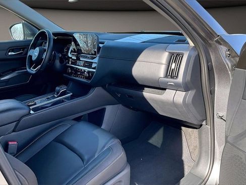 Certified 2025 Nissan Pathfinder SL image 15