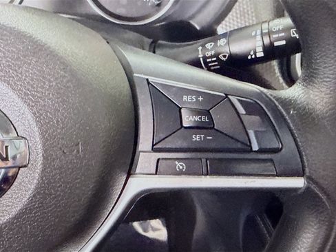 Used 2019 Nissan Kicks S image 15