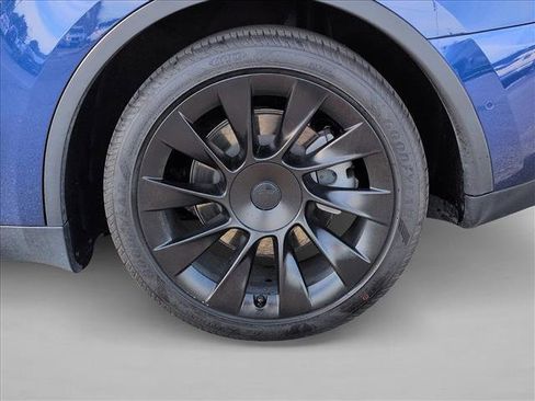 Used 2021 Tesla Model Y Long Range image 14