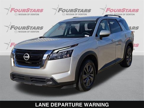 Used 2023 Nissan Pathfinder SV image 9