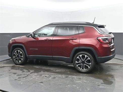 Used 2022 Jeep Compass Limited image 3