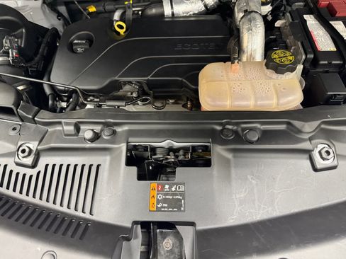 Used 2022 Buick Encore Preferred AWD/4WD image 8