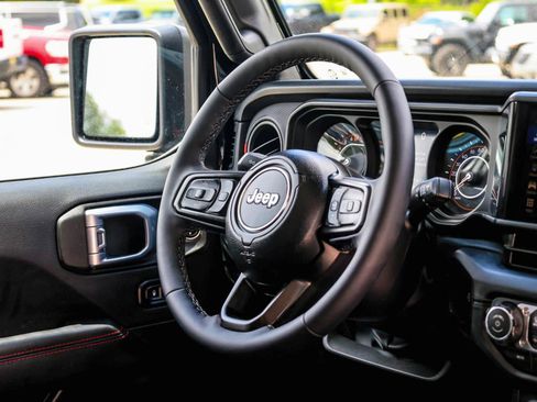 Used 2026 Jeep Gladiator Rubicon AWD/4WD image 10