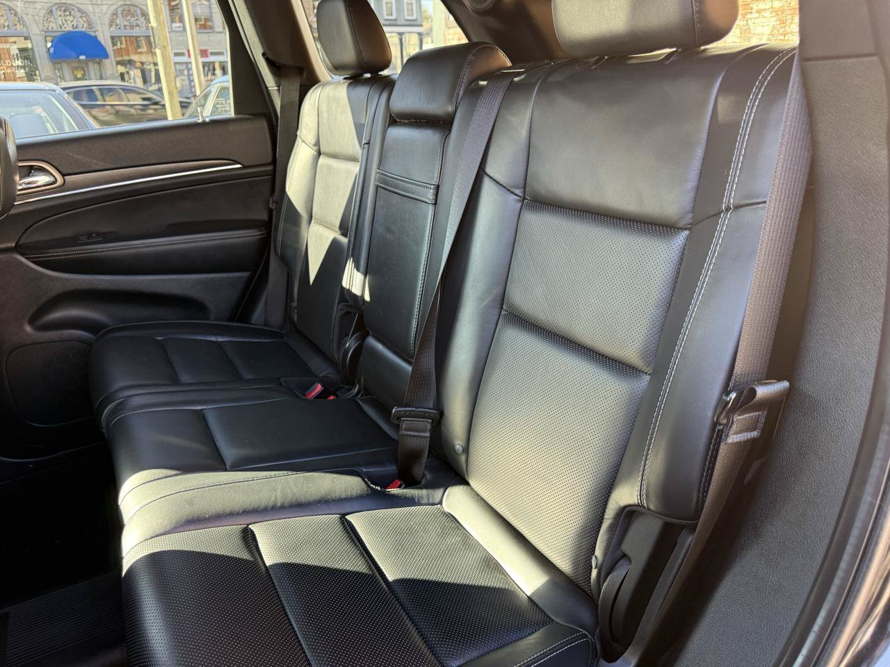 Used 2015 Jeep Grand Cherokee Limited w/ Luxury Group II AWD/4WD image 7