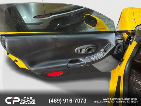 Used 2000 Chevrolet Corvette Coupe w/ Roof Pkg RWD image 11
