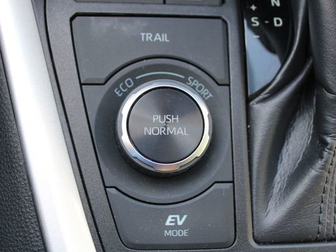 Used 2024 Toyota RAV4 XLE image 35