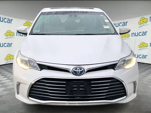 Used 2018 Toyota Avalon Limited image 2