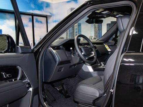 New 2025 Land Rover Range Rover Long Wheelbase SE image 13