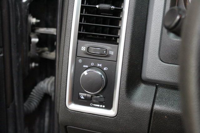 Used 2019 RAM 1500 Classic SLT AWD/4WD image 15