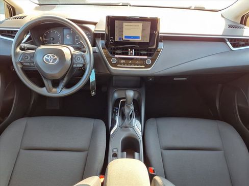 Used 2025 Toyota Corolla LE image 8