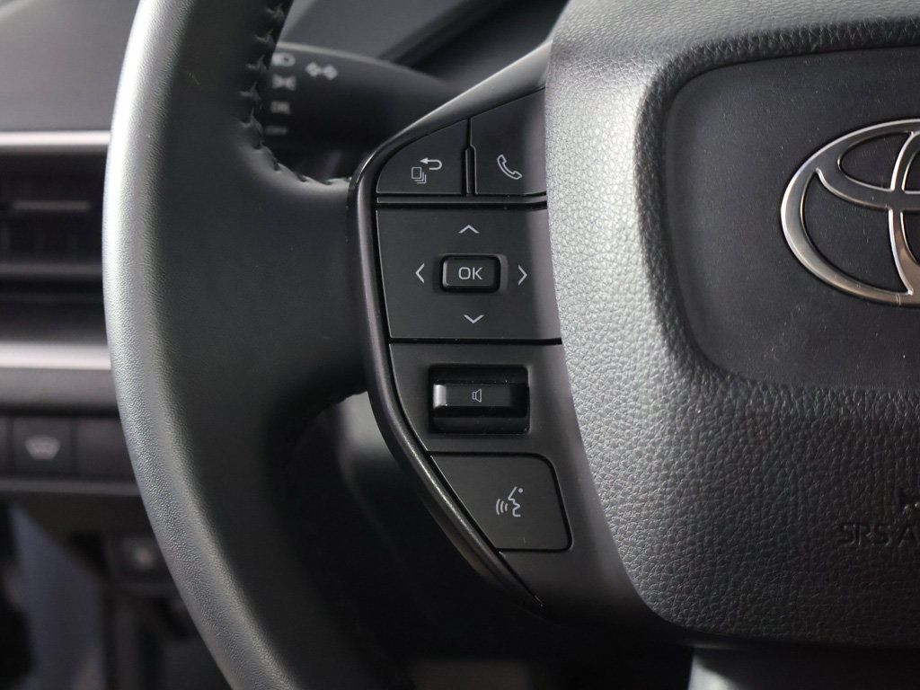 Used 2025 Toyota Prius LE FWD image 31