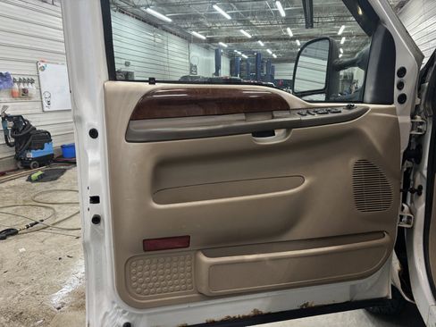 Used 2004 Ford F350 XL image 11