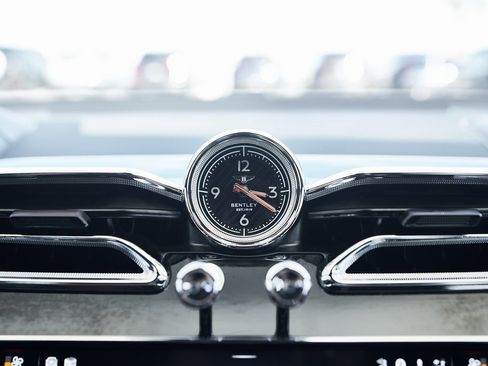 Used 2022 Bentley Bentayga image 60