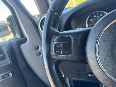 Used 2018 Jeep Wrangler Unlimited Sahara image 23