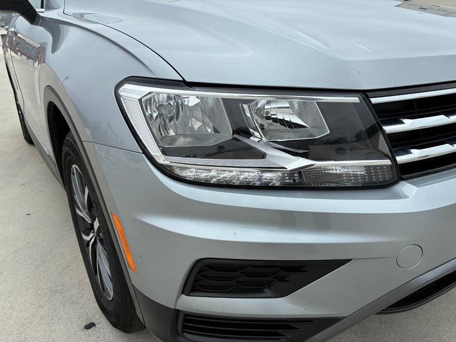 Used 2020 Volkswagen Tiguan SE w/ Panoramic Sunroof Package FWD image 18