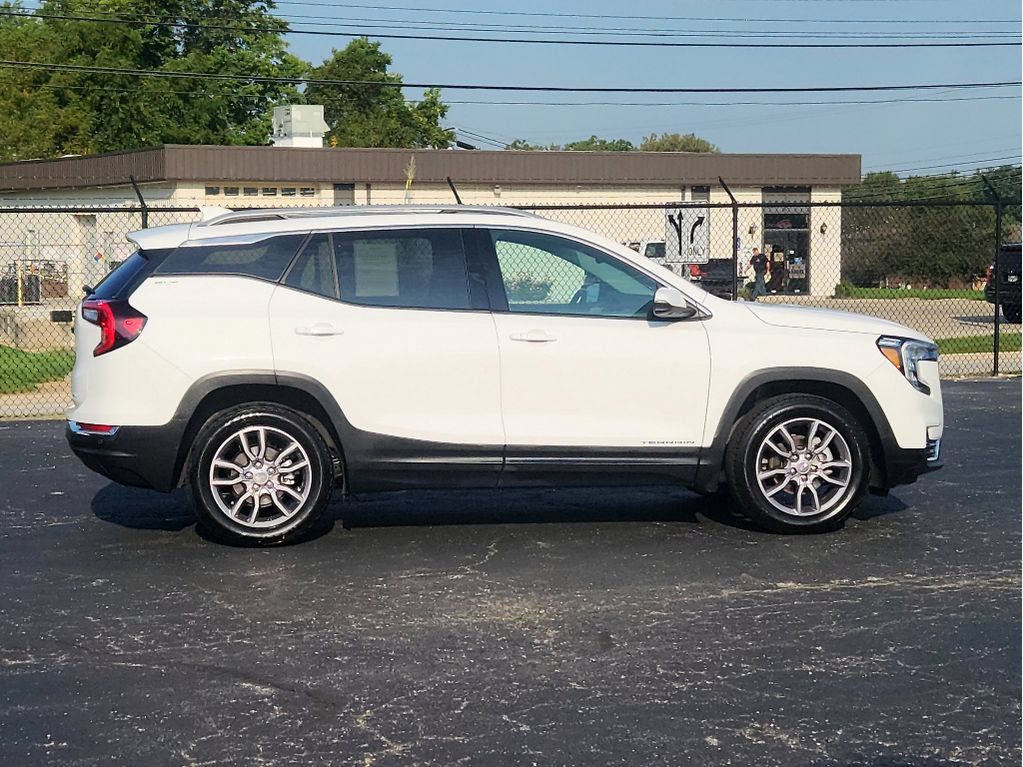 Used 2024 GMC Terrain SLT w/ Tech Package AWD/4WD image 16