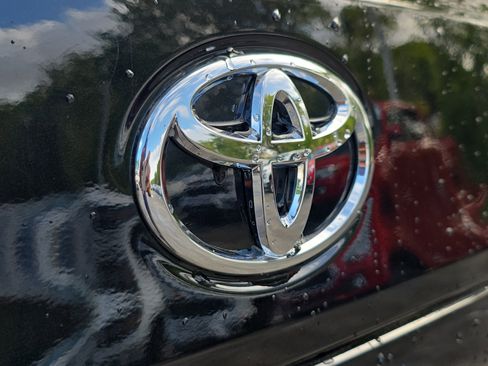 Used 2024 Toyota Corolla Cross LE image 9