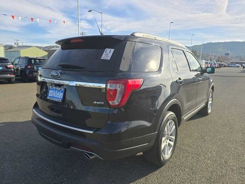 Used 2018 Ford Explorer XLT w/ Equipment Group 202A image 3