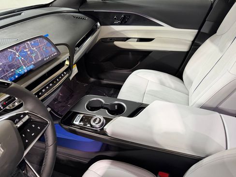 New 2026 Cadillac Lyriq Sport AWD/4WD image 34