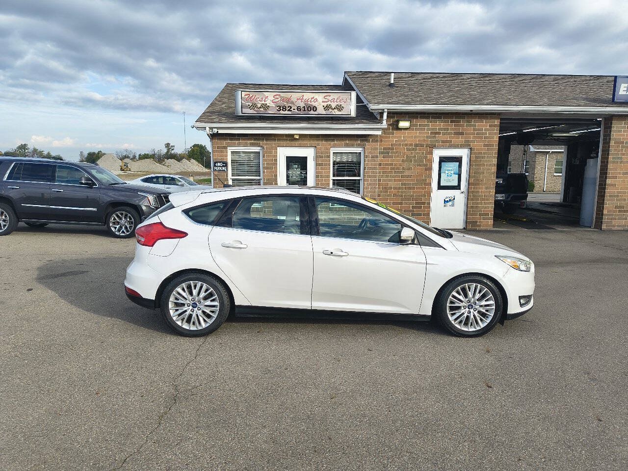Used 2018 Ford Focus Titanium FWD image 2
