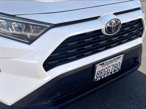 Used 2019 Toyota RAV4 XLE AWD/4WD image 31