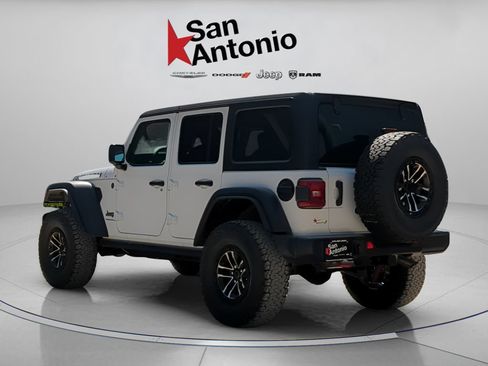 Used 2024 Jeep Wrangler Unlimited Rubicon w/ XTREMEE 35" Tire Package AWD/4WD image 11