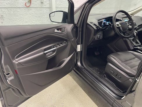 Used 2017 Ford C-MAX Energi Titanium image 23