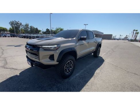 Used 2024 Chevrolet Colorado ZR2 w/ Technology Package AWD/4WD image 4