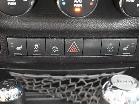 Used 2016 Jeep Wrangler Unlimited Sahara w/ Connectivity Group AWD/4WD image 23