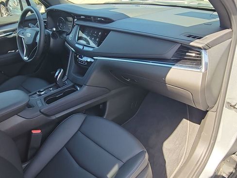Used 2025 Cadillac XT6 Luxury image 28
