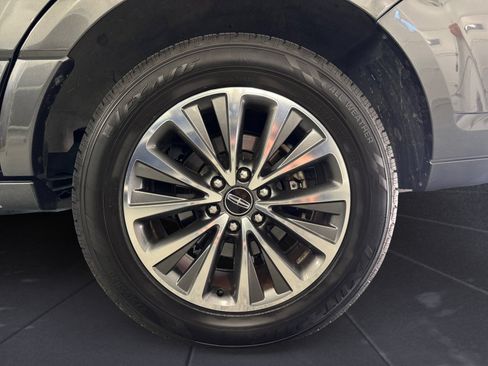 Used 2016 Lincoln Navigator Select RWD image 14