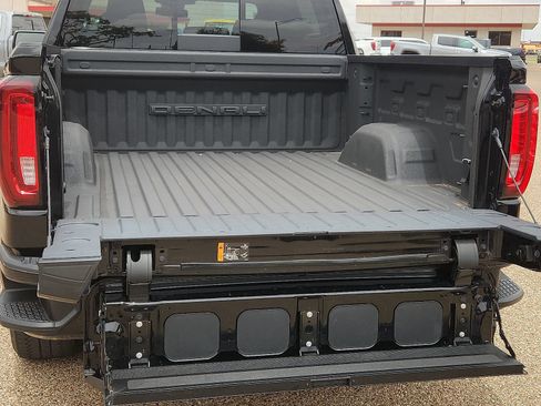 Used 2024 GMC Sierra 1500 Denali AWD/4WD image 10