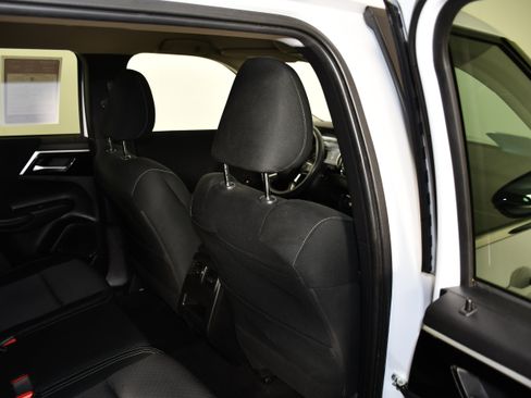 Used 2024 Mitsubishi Outlander ES AWD/4WD image 41