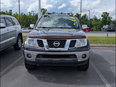 Used 2011 Nissan Frontier SL RWD image 3