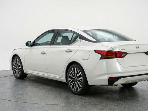 Used 2025 Nissan Altima 2.5 SV image 6